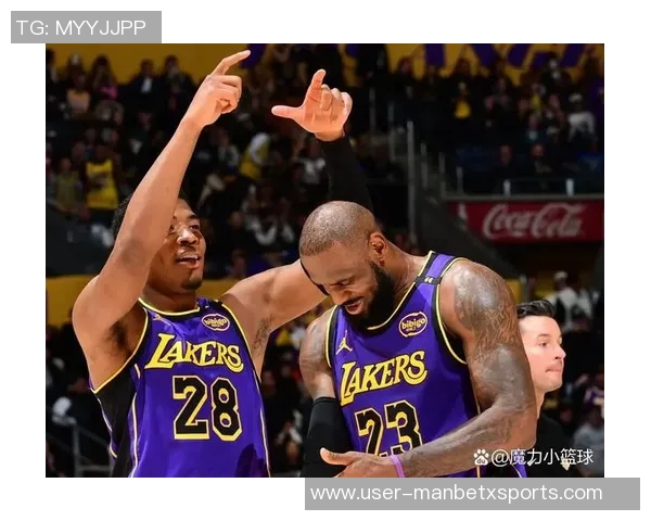 东契奇上半场狂砍32分詹姆斯无奈在替补席打哈欠观战